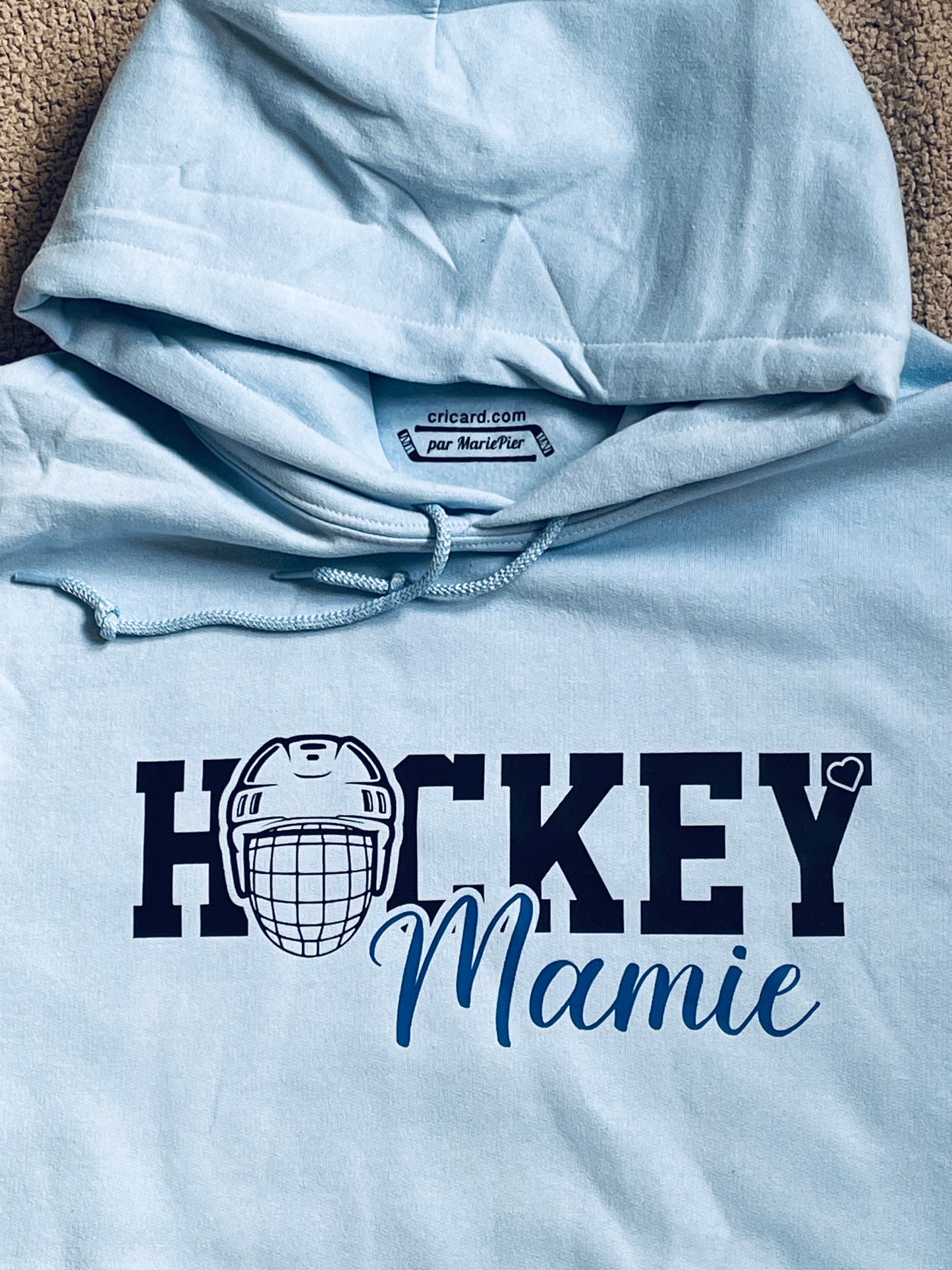 Hockey Mamie (Hoodie) 🏒 Par MariePier